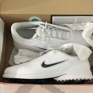 Nike white golf shoes victory tour 4